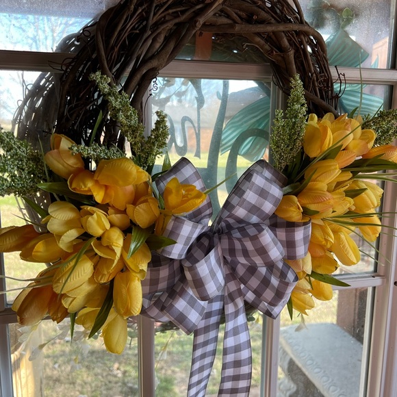 Spring collection- Tulips grapevine wreath - Picture 3 of 6